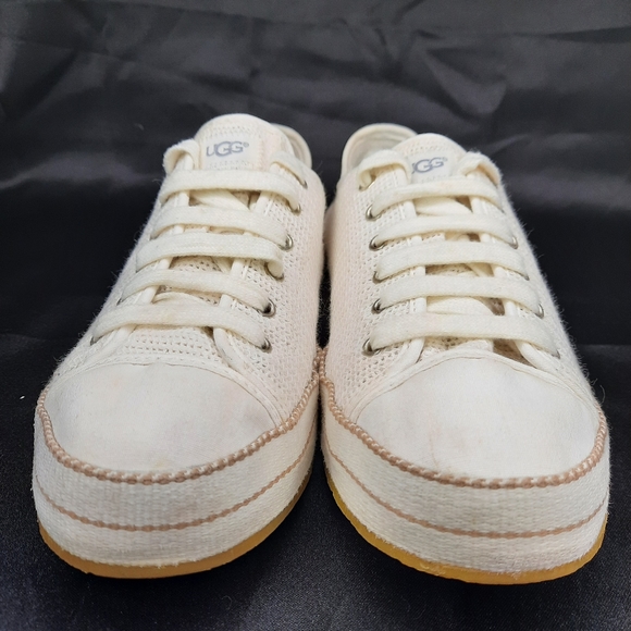 UGG CLAUDI Lace up Sneaker White 9 - Picture 2 of 7